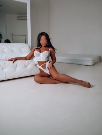 Girl Erica, age 32, height 170 cm, 3.5 breast size