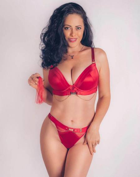 Meghan Marklening samimiy fotosuratlari Qizni jinsiy aloqa uchun sperma bilan singdirish